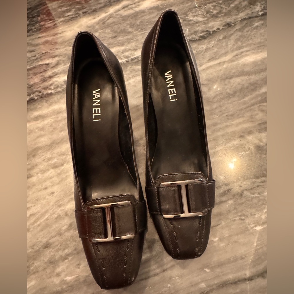 3/$20 Vaneli Women's Black Leather Pumps